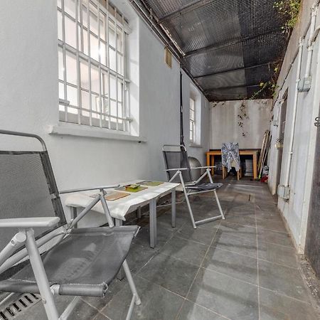 لندن Elegant And Chic 2-Bedroom Basement Apartment In Paddington المظهر الخارجي الصورة