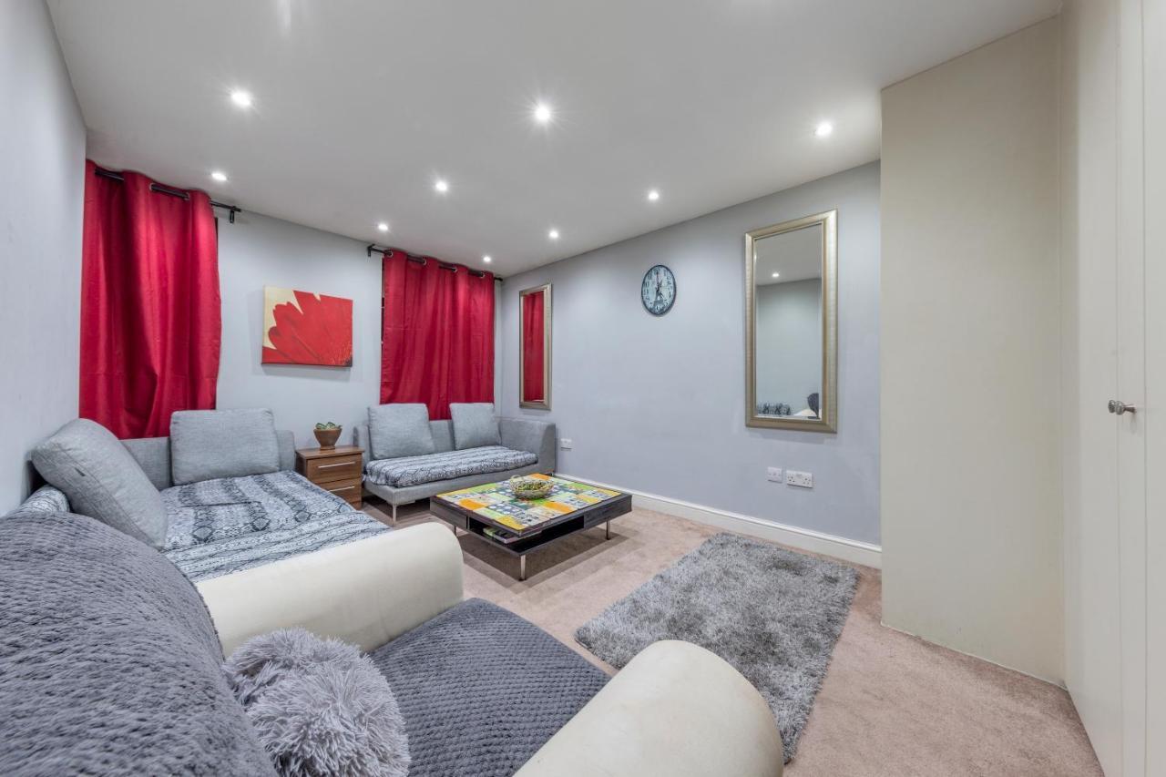 لندن Elegant And Chic 2-Bedroom Basement Apartment In Paddington المظهر الخارجي الصورة