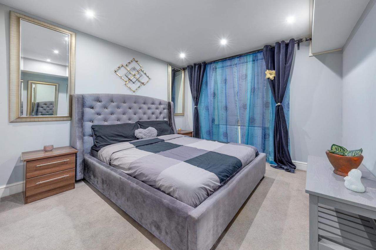 لندن Elegant And Chic 2-Bedroom Basement Apartment In Paddington المظهر الخارجي الصورة