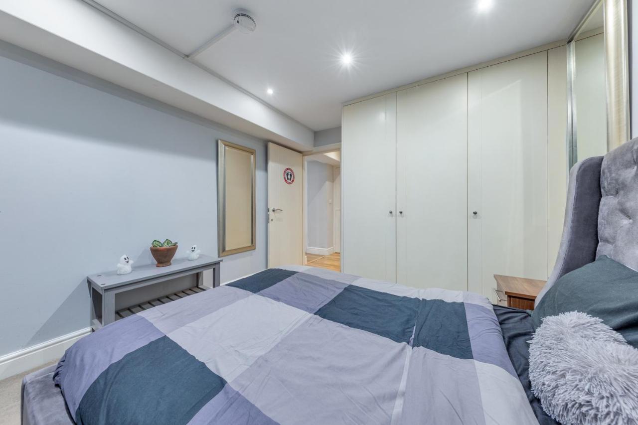 لندن Elegant And Chic 2-Bedroom Basement Apartment In Paddington المظهر الخارجي الصورة