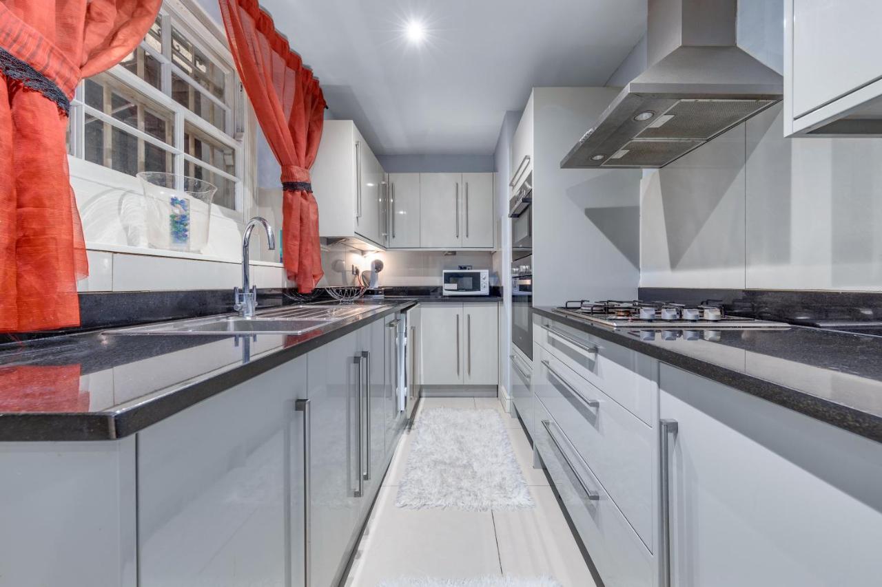 لندن Elegant And Chic 2-Bedroom Basement Apartment In Paddington المظهر الخارجي الصورة