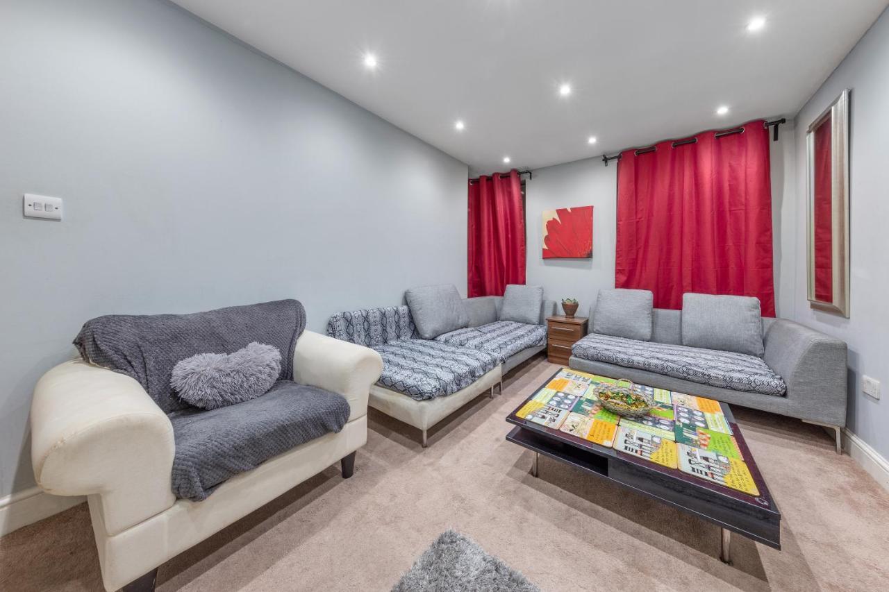 لندن Elegant And Chic 2-Bedroom Basement Apartment In Paddington المظهر الخارجي الصورة
