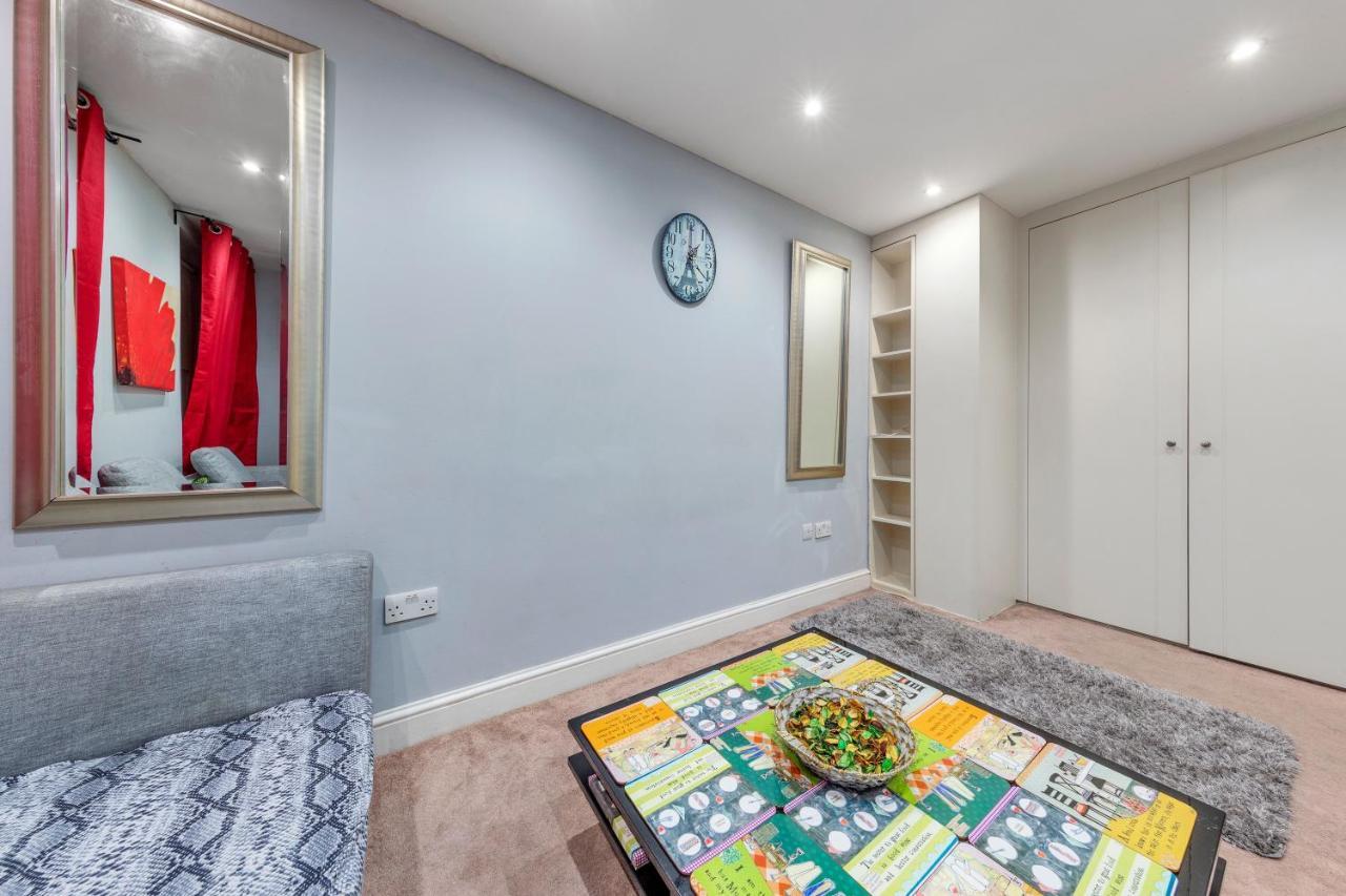 لندن Elegant And Chic 2-Bedroom Basement Apartment In Paddington المظهر الخارجي الصورة