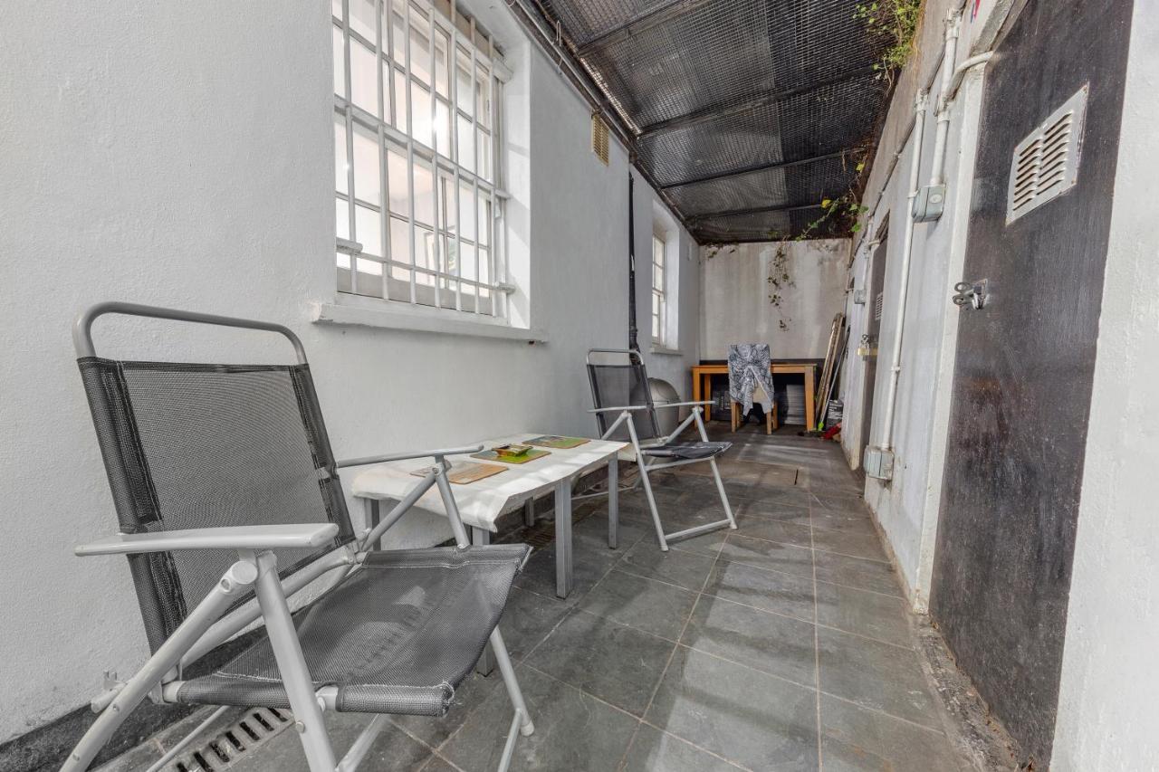 لندن Elegant And Chic 2-Bedroom Basement Apartment In Paddington المظهر الخارجي الصورة